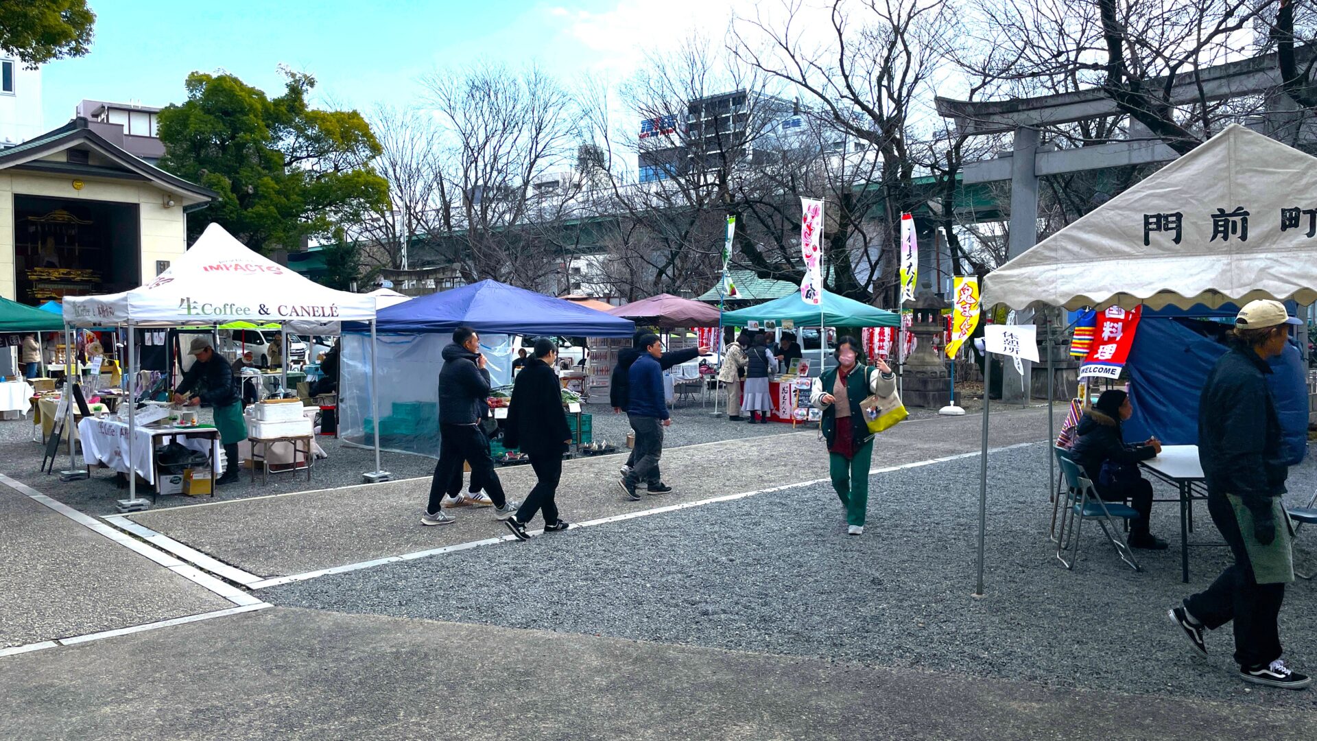 毎月1日に開催される「若宮の森マルシェ」の様子の写真